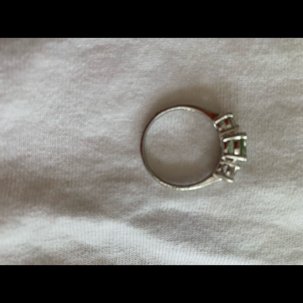 📦 SS ring w/ CZ light green stone - Picture 4 of 4